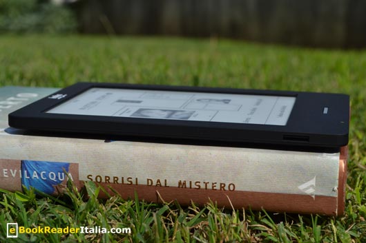Kobo Touch: lo spessore è di appena 1 cm Lo spessore è di appena 1 cm per un peso di 185 grammi